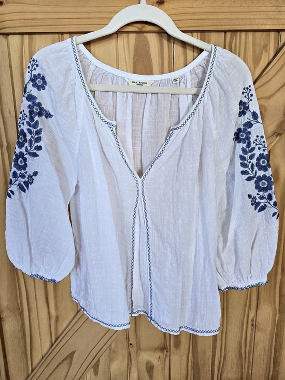 Max Studio Floral Embroidered Blouse in White & Blue Size Medium